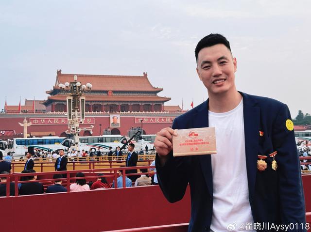 安卓iOS-青年榜样,北京男篮队长翟晓川现场观礼阅兵仪式