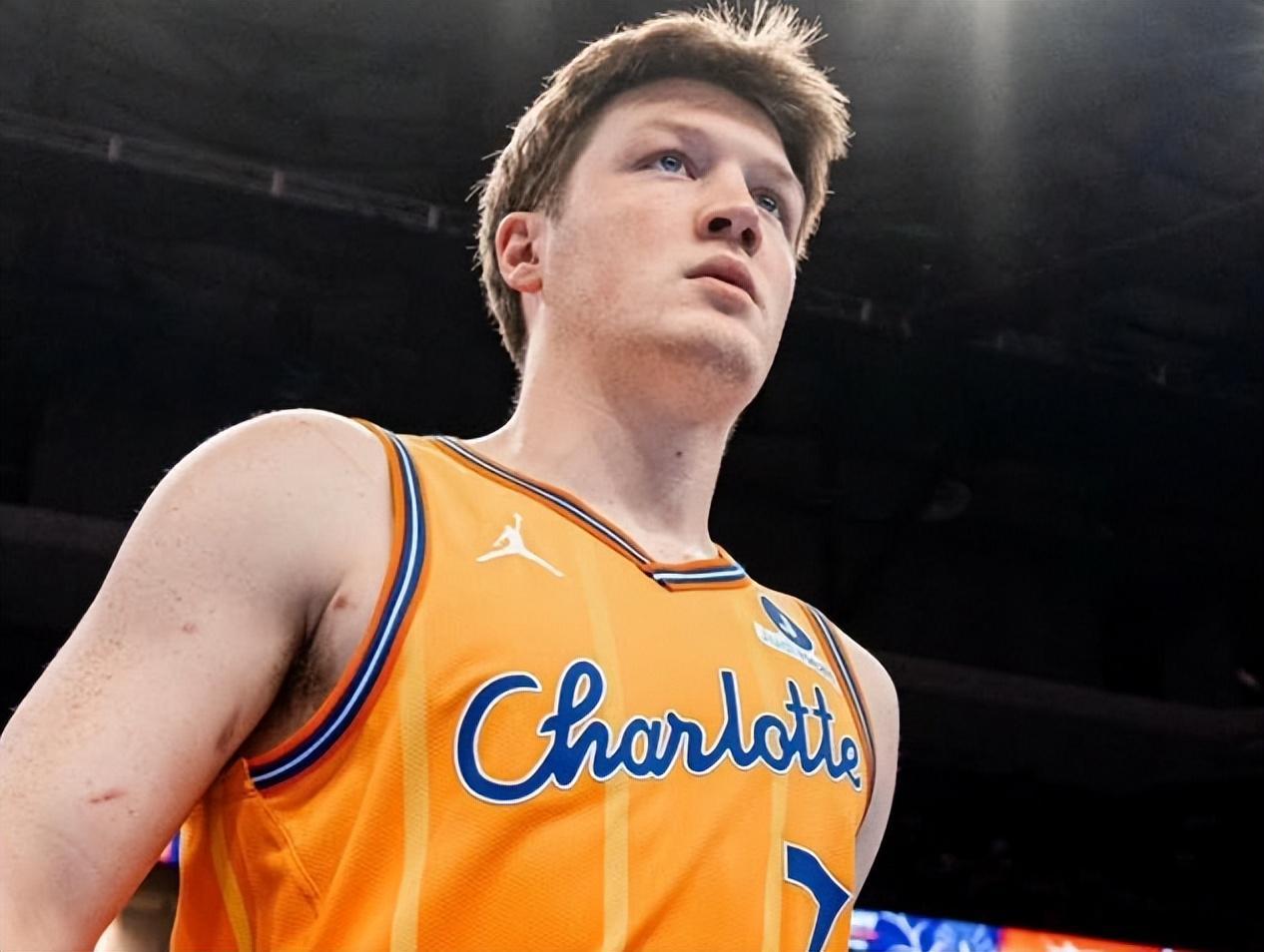 正版通道-20分4板！联盟第1！克神追平乔丹，最佳新秀或许已经提前失去悬念