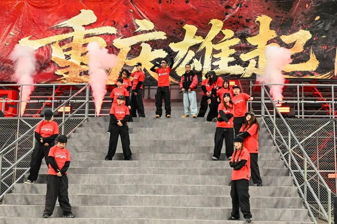 安卓iOS-球迷两极对峙！重庆铜梁龙“票价之争”：中超俱乐部运营新思考